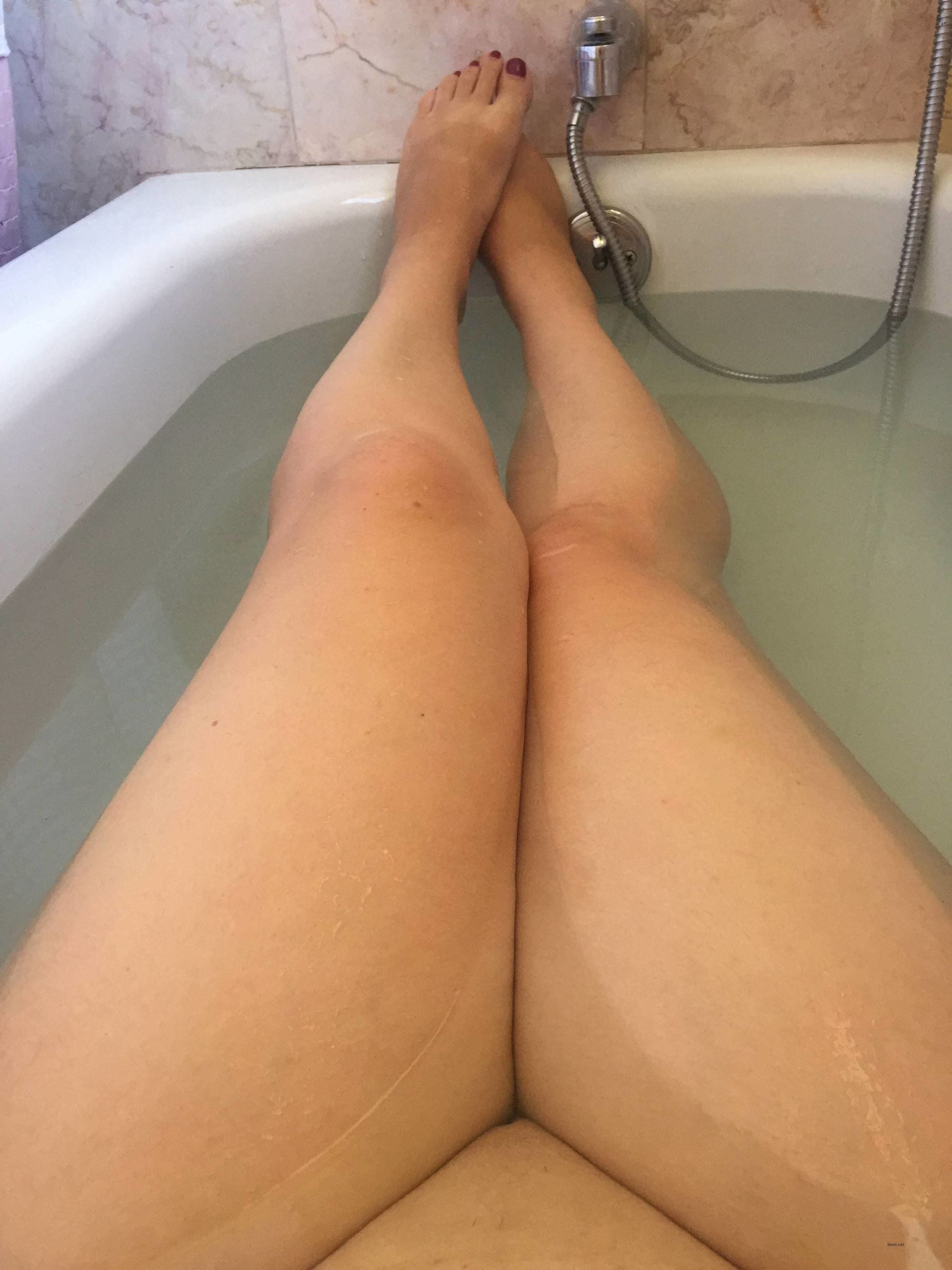 Amateur Selfie in Bathtub: Phone Recording of Nude Self