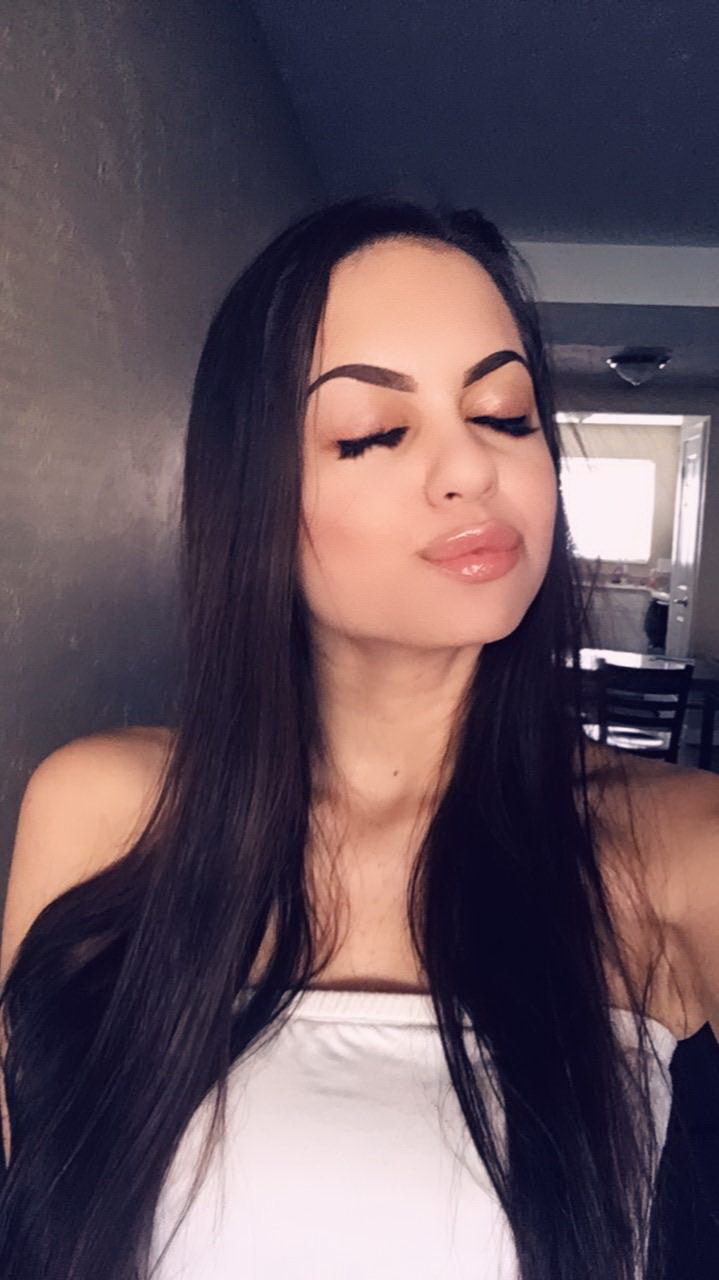 Mirror Masturbation: Hot Amateur Babe in Explicit Porn Pics