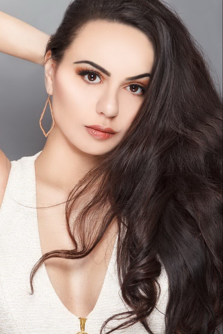 Mirror Masturbation: Hot Amateur Babe in Explicit Porn Pics