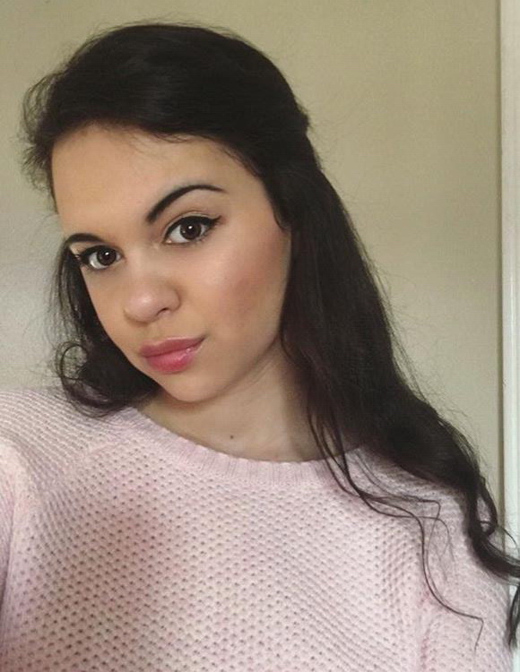 Mirror Masturbation: Hot Amateur Babe in Explicit Porn Pics