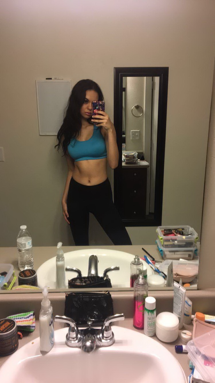 Mirror Masturbation: Hot Amateur Babe in Explicit Porn Pics