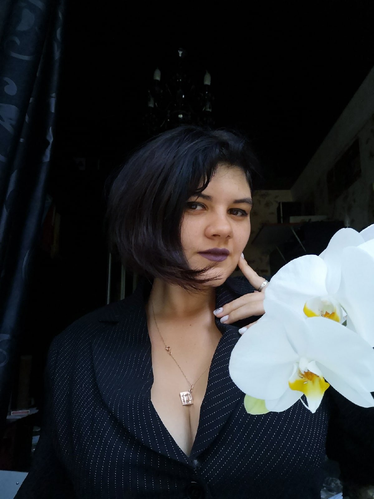 Curvy Russian Cutie Loves Showing Off Her Body in St. Petersburg - Amateur Porn Photos