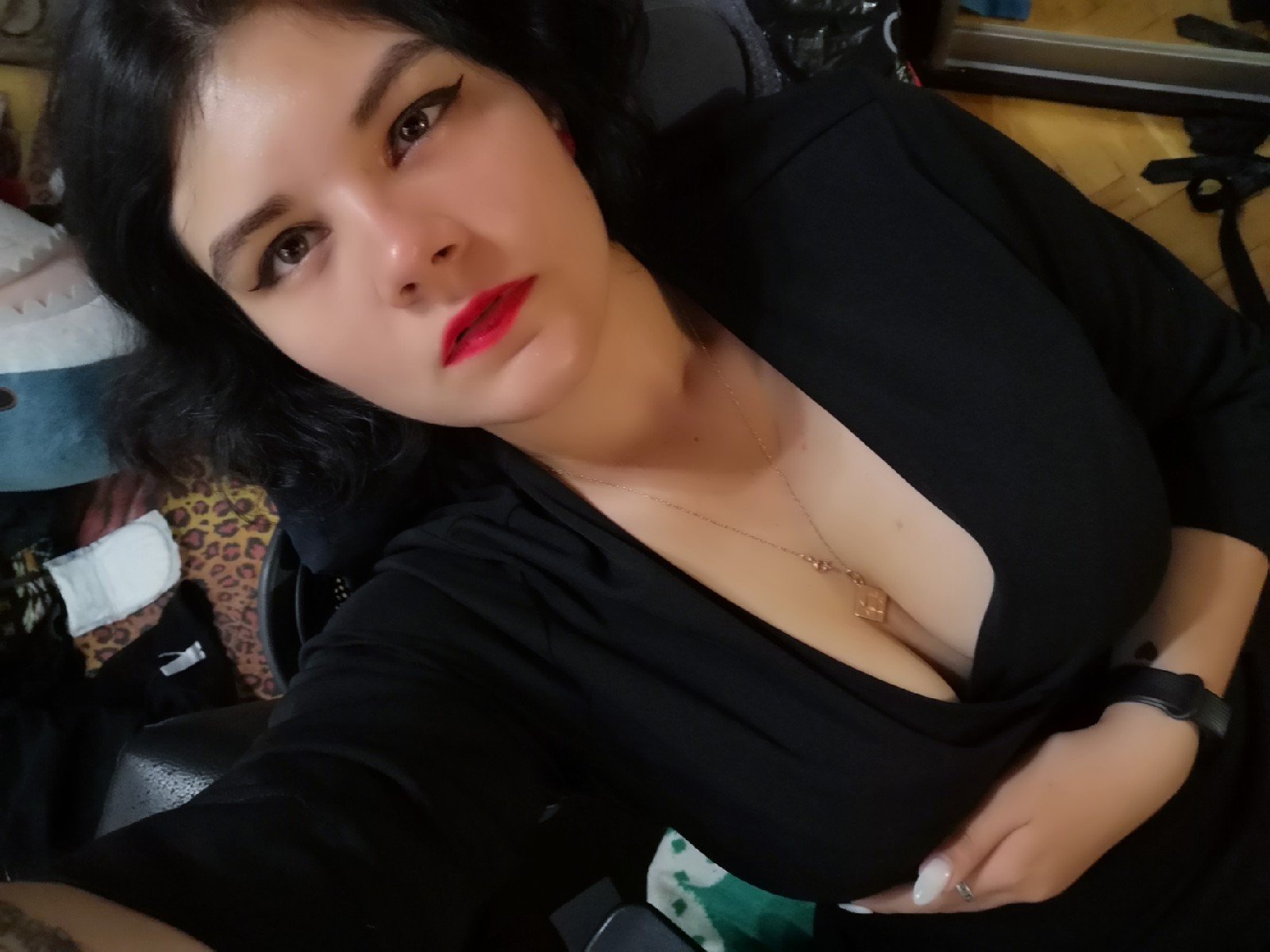 Curvy Russian Cutie Loves Showing Off Her Body in St. Petersburg - Amateur Porn Photos