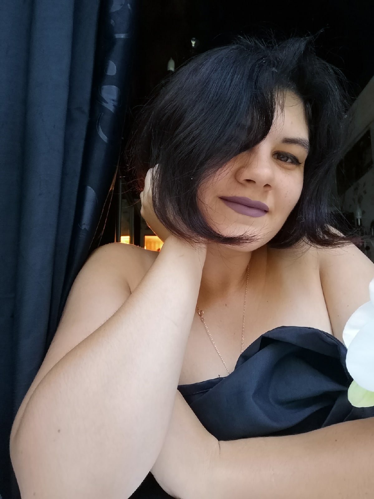 Curvy Russian Cutie Loves Showing Off Her Body in St. Petersburg - Amateur Porn Photos