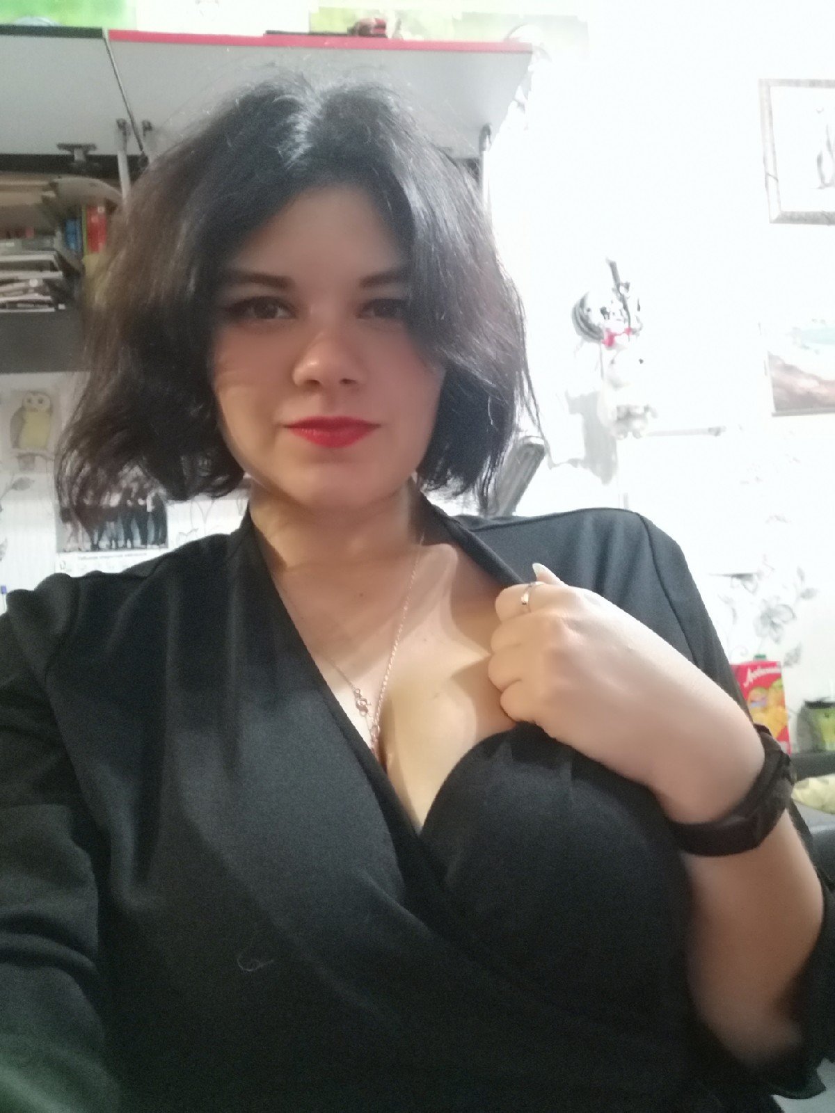 Curvy Russian Cutie Loves Showing Off Her Body in St. Petersburg - Amateur Porn Photos