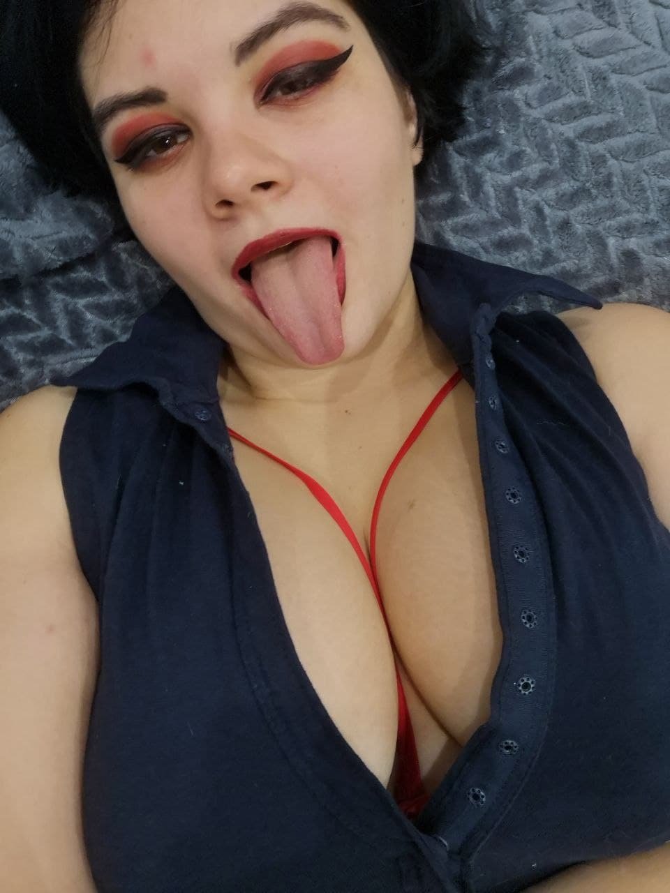 Curvy Russian Cutie Loves Showing Off Her Body in St. Petersburg - Amateur Porn Photos