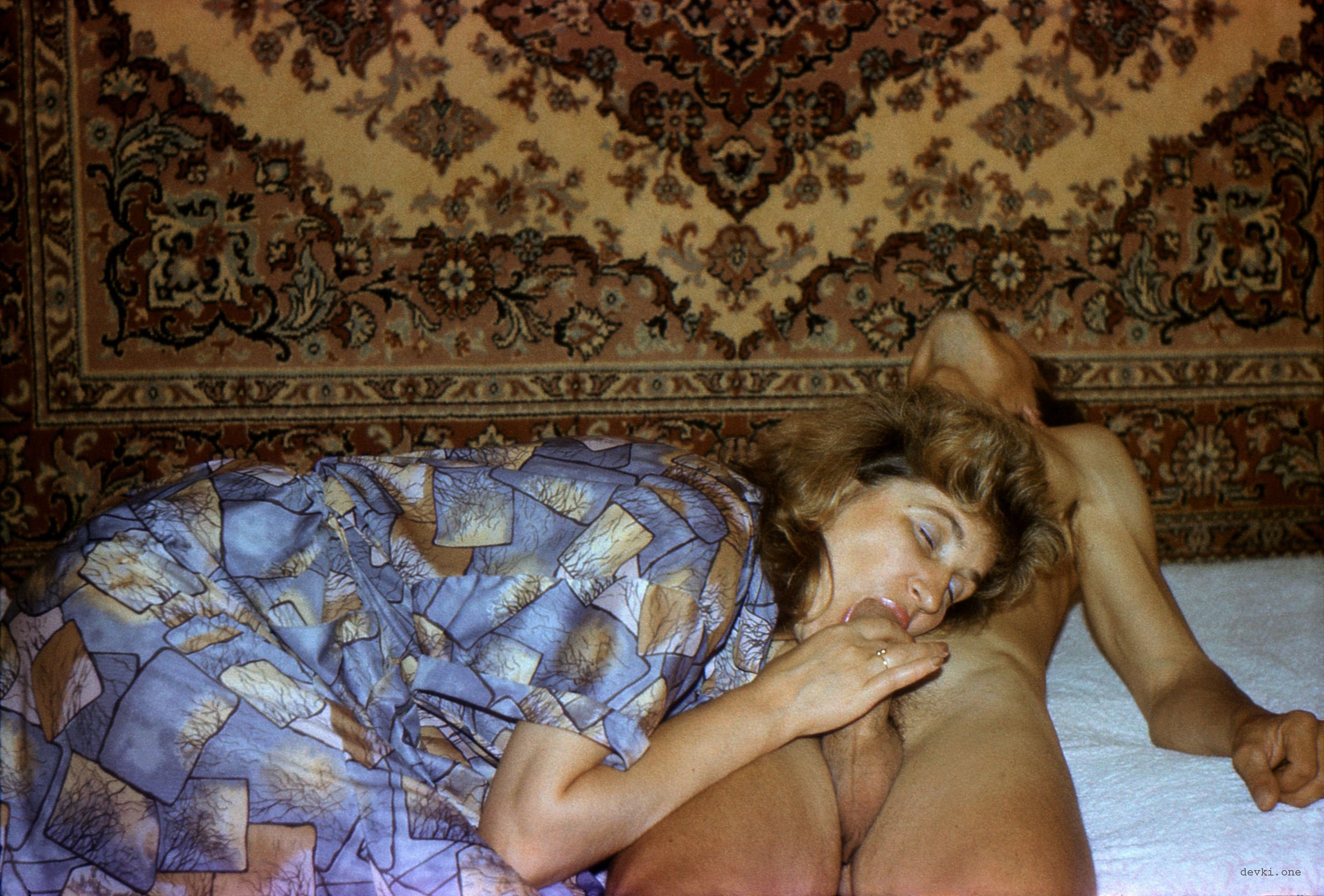 90s Slut: Explicit Amateur Porn Photos