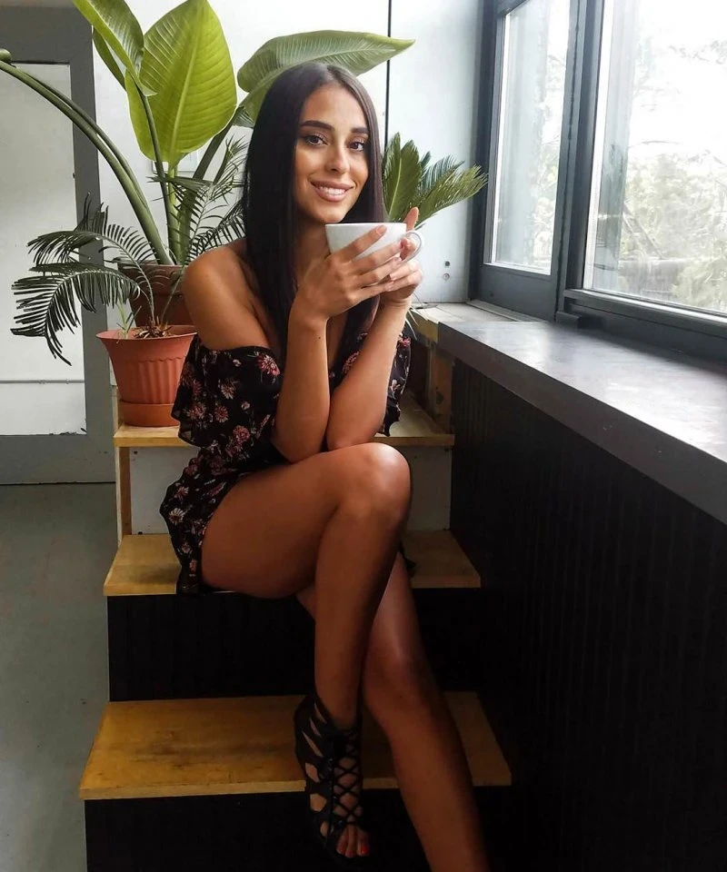 XXX Hot Girl Kiara Exposed: 36 Explicit Photos of Sexy Content