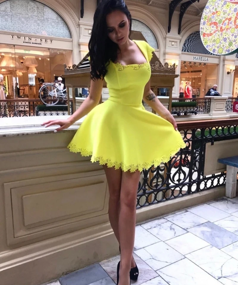 Hot Babes with Sexy Legs: Seductive Photos of Beautiful Women