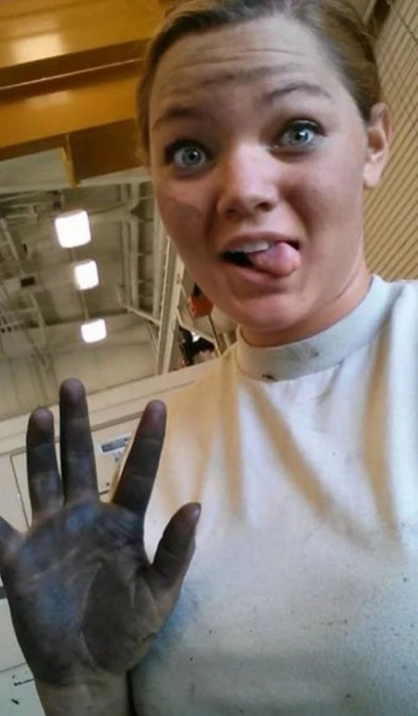 Hot Babes Bored at Work: 24 Steamy Photos of Girls Looking for Fun