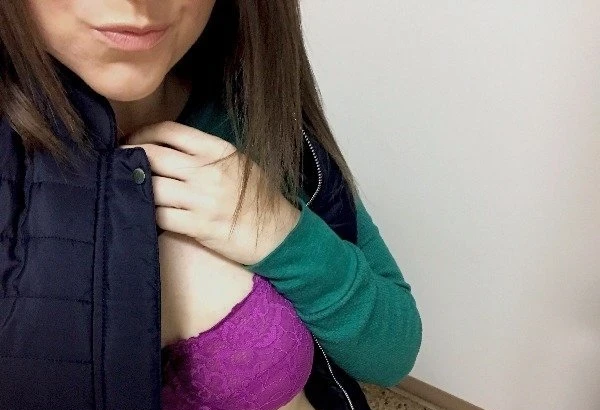 Hot Babes Bored at Work: 24 Steamy Photos of Girls Looking for Fun