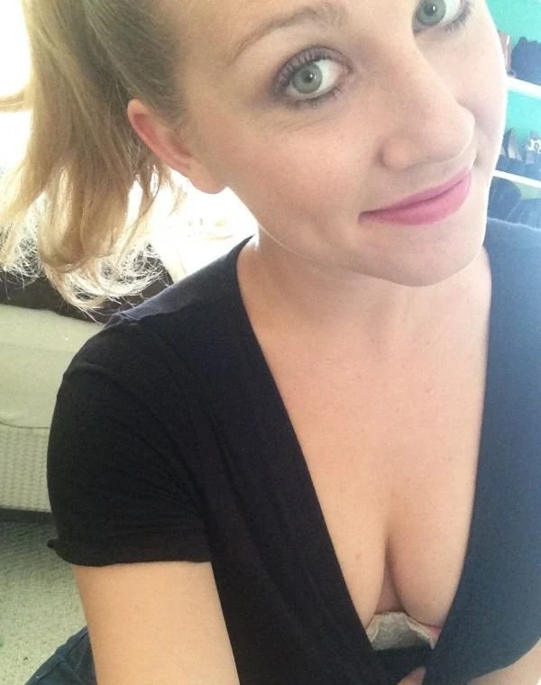 Hot Office Babes Bored at Work - 30 Steamy Photos