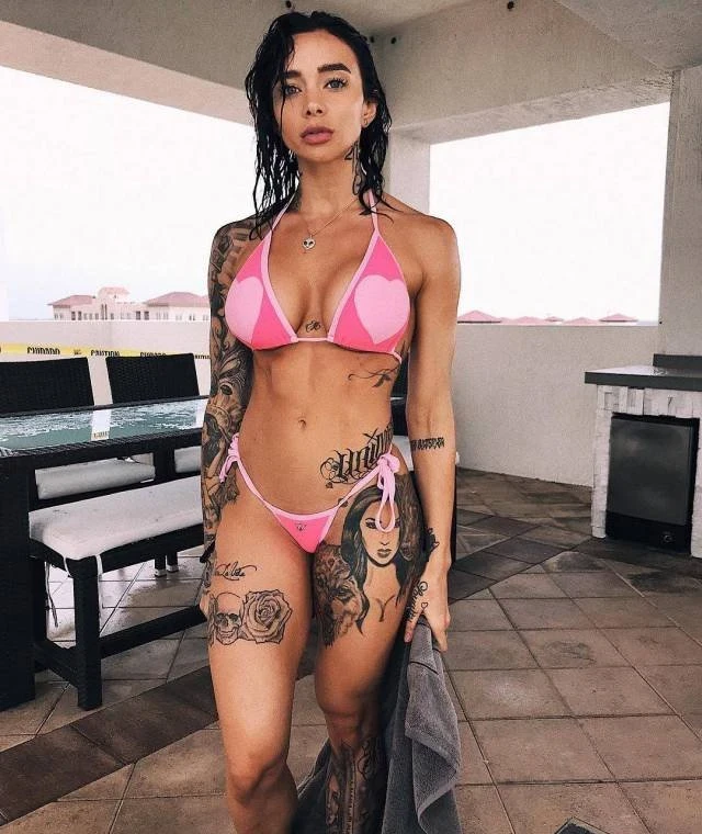 Sizzling Tattooed Babes Unleashed: 47 Explicit Photos of Hot Girls without Inhibitions