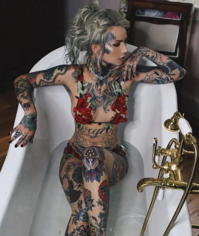 Sizzling Tattooed Babes Unleashed: 47 Explicit Photos of Hot Girls without Inhibitions
