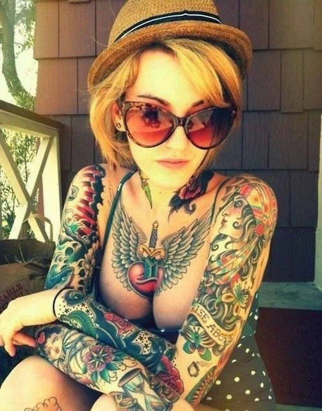 Sizzling Tattooed Babes Unleashed: 47 Explicit Photos of Hot Girls without Inhibitions
