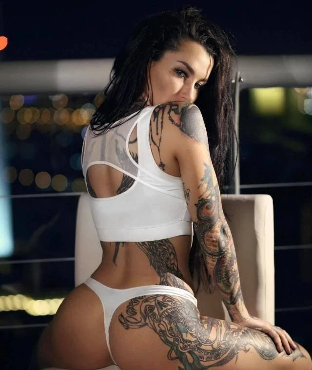 Sizzling Tattooed Babes Unleashed: 47 Explicit Photos of Hot Girls without Inhibitions