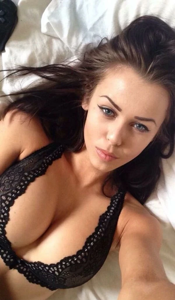 Hot Girls on Monday Morning: 35 Explicit Photos to Start Your Week Off Right