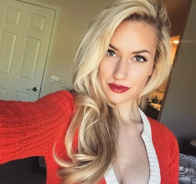 Hot Babes Grab Men's Attention with Bold Red Lipstick! (28 Pics)