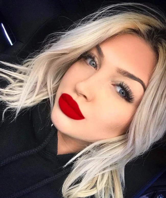 Hot Babes Grab Men's Attention with Bold Red Lipstick! (28 Pics)