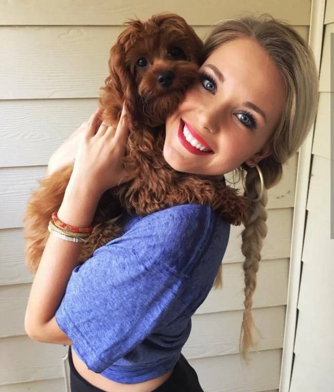 Hot Babes Grab Men's Attention with Bold Red Lipstick! (28 Pics)