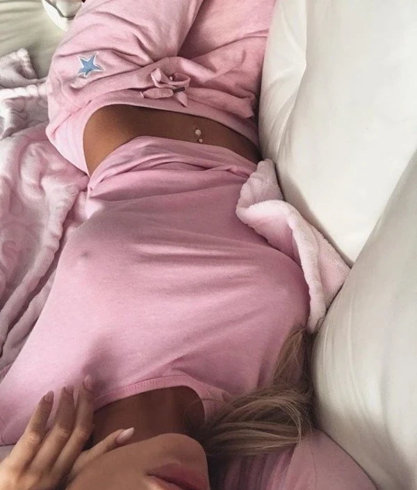 These Sexy Girls Don't Wear Bras, They've Got Something to Show (28 Pics)