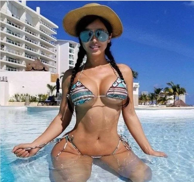 Wet and Gorgeous: 41 Explicit Photos of Seductive Beauties