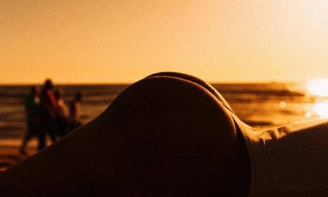 Seductive Rear Views of Women (38 Photos): Hot and Explicit Shots!