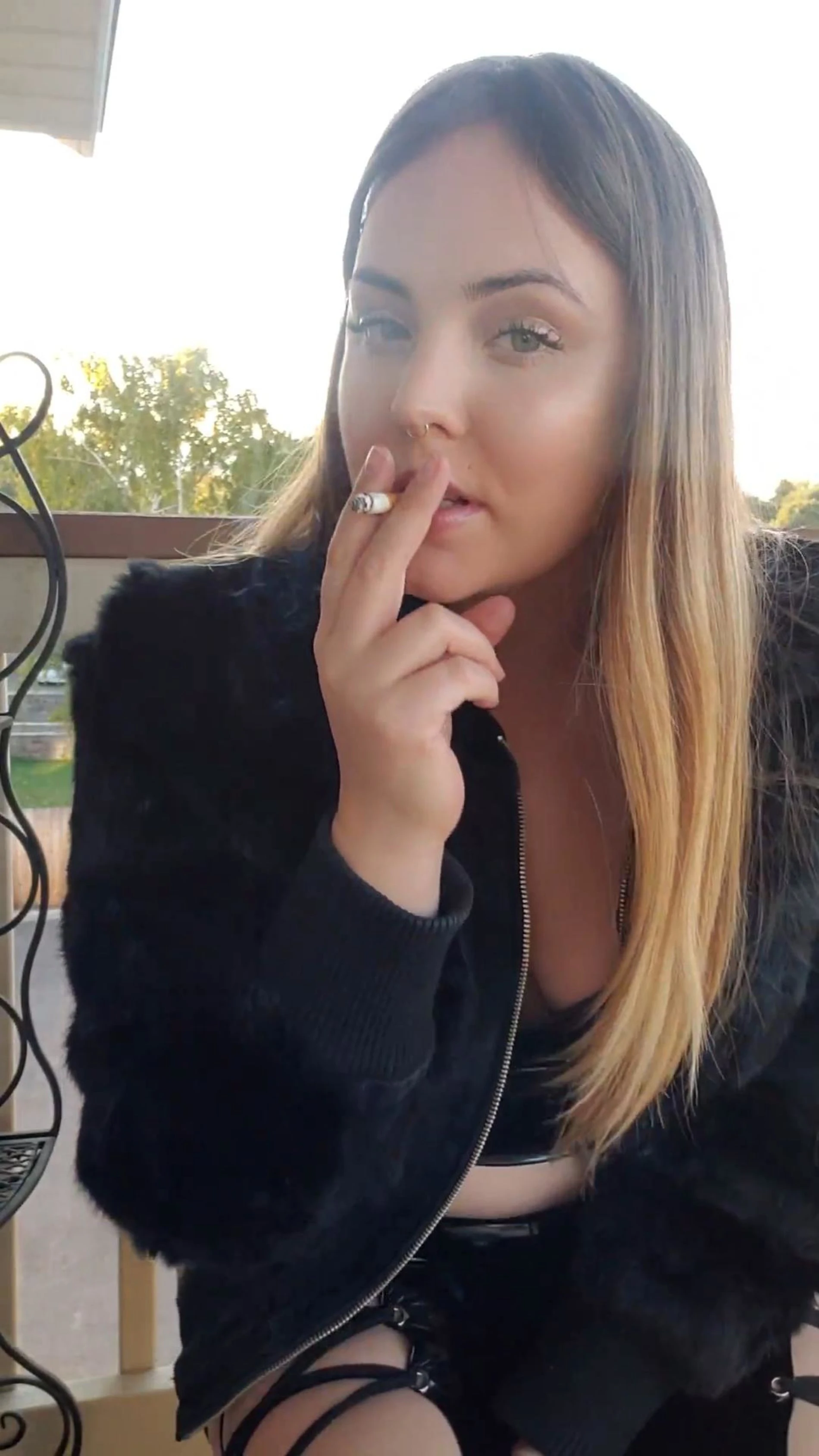 Curvy Seductress: Amateur BBW Temptress in Lingerie