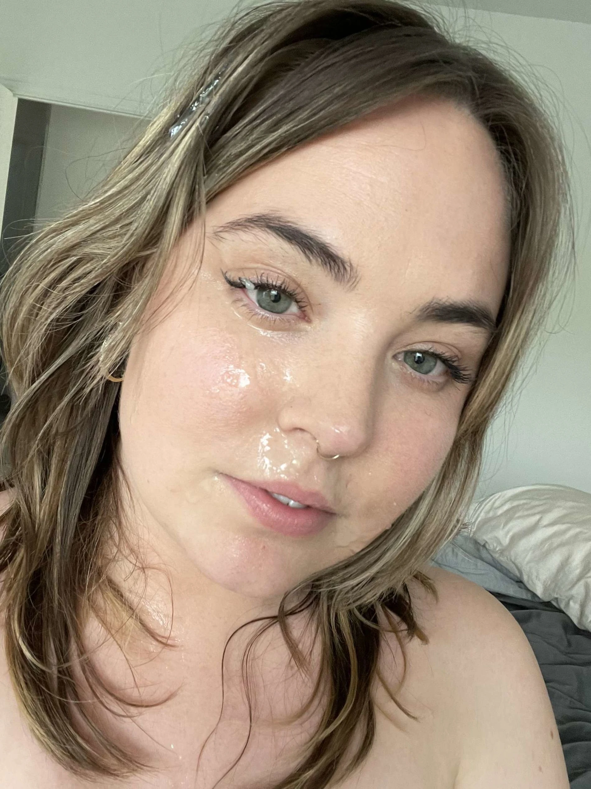 Curvy Seductress: Amateur BBW Temptress in Lingerie
