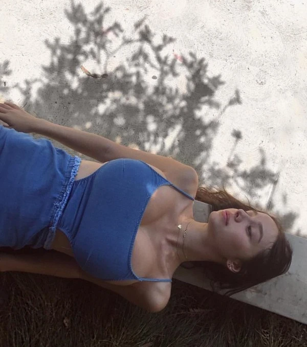 Seductive Cleavage of Busty Girls - 36 Explicit Photos