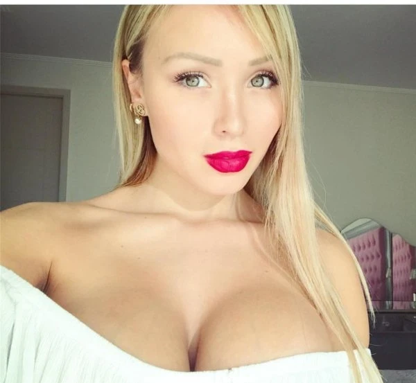 Seductive Cleavage of Busty Girls - 36 Explicit Photos