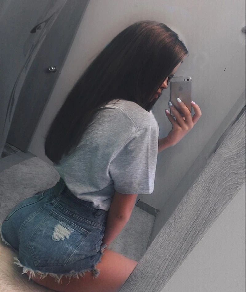 Seductive Girls, Rear View: Hot Babes, Sexy Butts & Tempting Poses!