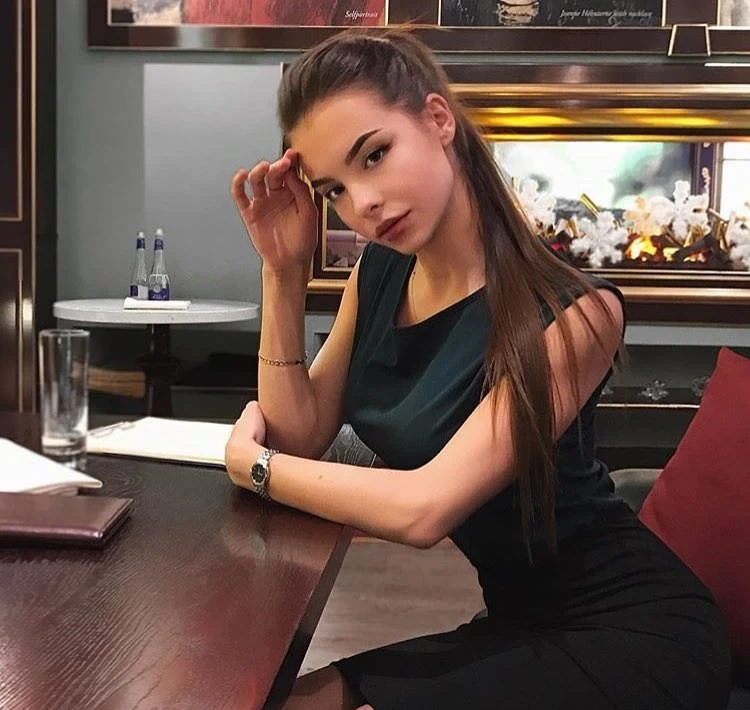 Seductive Social Media Beauties: Scandalous and Sultry Photos!