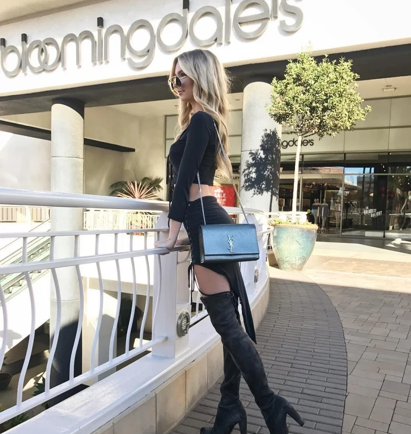 Slim Bikini Babes: Hot Girls in Swimsuits