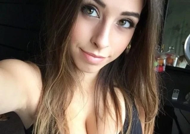Mesmerizing Eyes of These Girls Captivate Everyone (33 Explicit Photos)