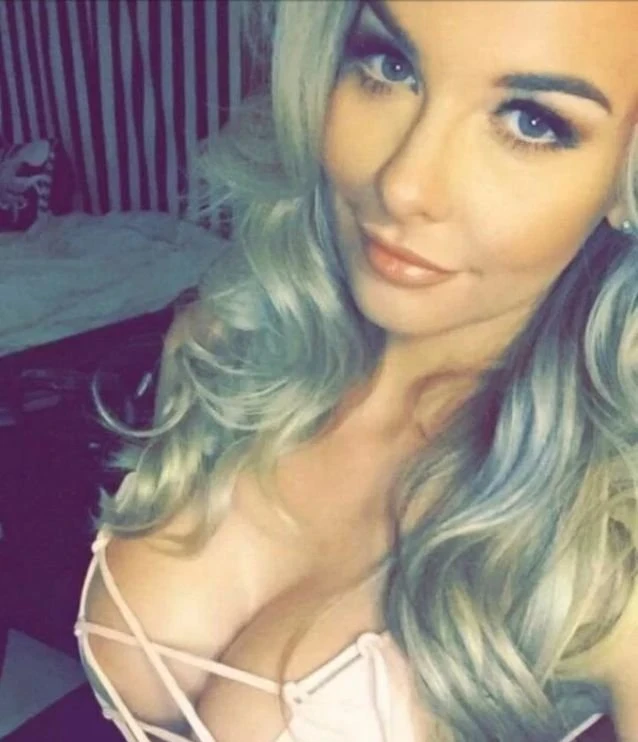 Mesmerizing Eyes of These Girls Captivate Everyone (33 Explicit Photos)