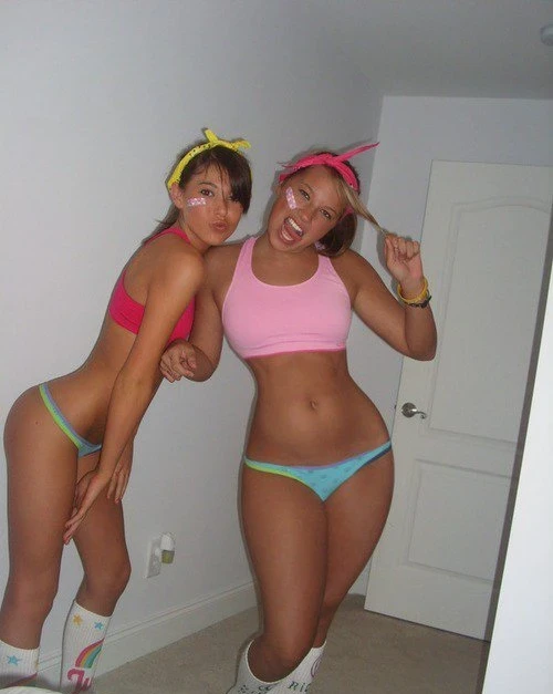 Sexy and Playful Girlfriends and Sisters (40 Photos) - Hot Babes, Cute Girls, and Siblings Bonding