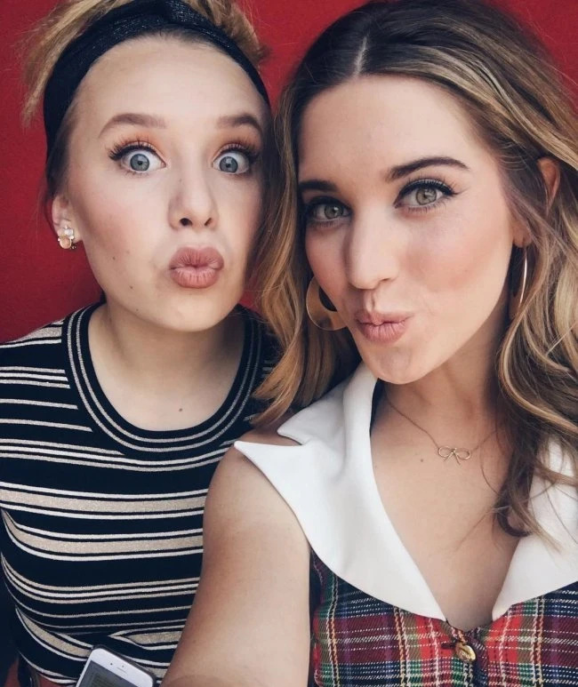 Sexy and Playful Girlfriends and Sisters (40 Photos) - Hot Babes, Cute Girls, and Siblings Bonding