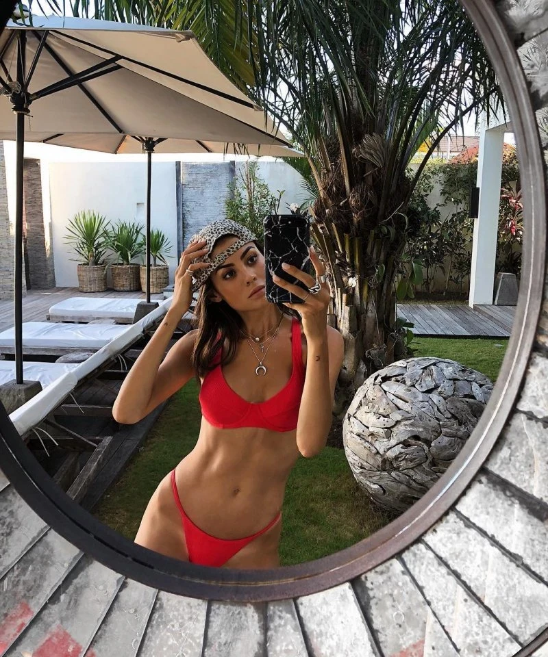 Hot Babe of the Day - Eileen Cassidy: Seductive Photoshoot