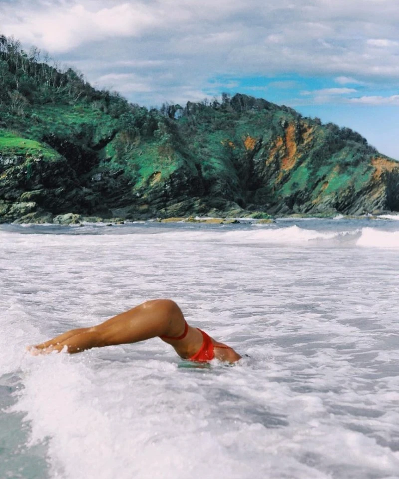 Hot Babes Early Tuesday Morning: Sexy Beauties Ready to Start the Day