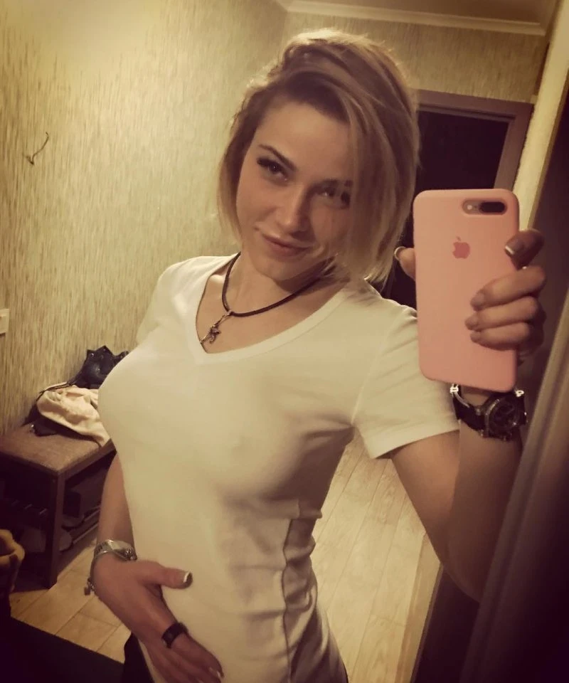 Hot Babes Ditch Bras: Embracing Freedom and Confidence