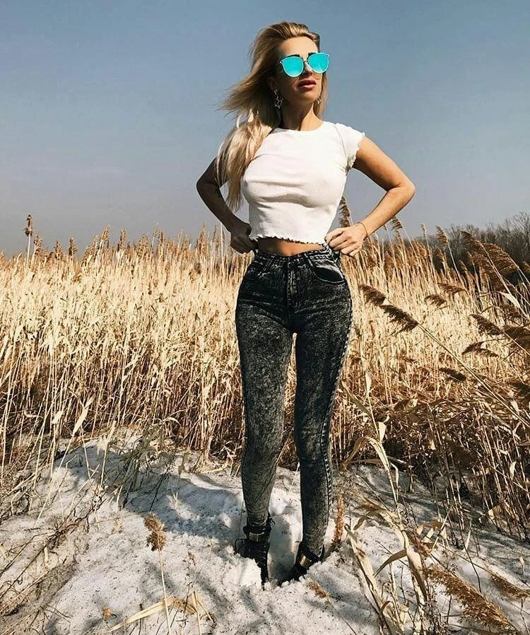 Hot Babes Ditch Bras: Embracing Freedom and Confidence