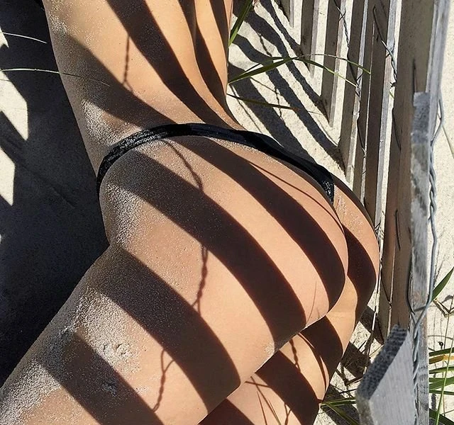 Hot Bikini Babes on Vacation: Stunning Girls in Bikinis