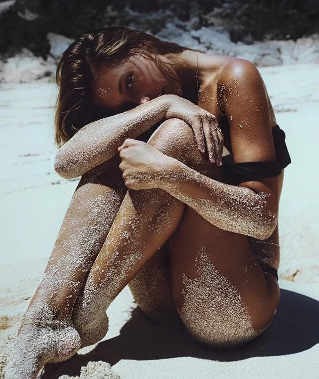 Hot Bikini Babes on Vacation: Stunning Girls in Bikinis