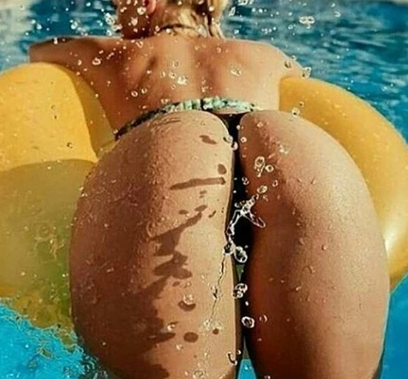 Sexy and Wet Babes of Various Sizes - Hot and Explicit Photoshoot