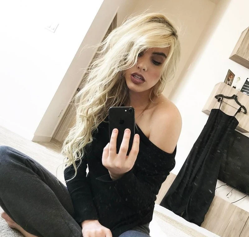 Venezuelan Bombshell Lele Pons: Phenomenally Popular Blonde Beauty