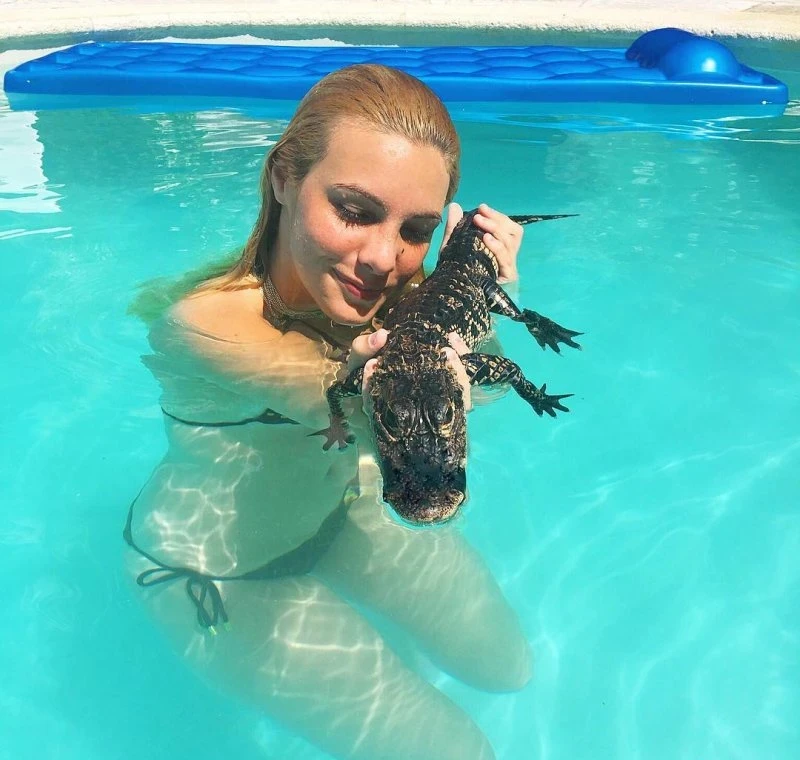 Venezuelan Bombshell Lele Pons: Phenomenally Popular Blonde Beauty