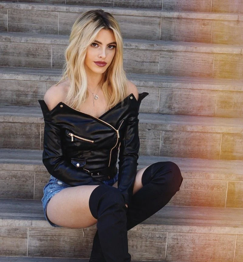 Venezuelan Bombshell Lele Pons: Phenomenally Popular Blonde Beauty