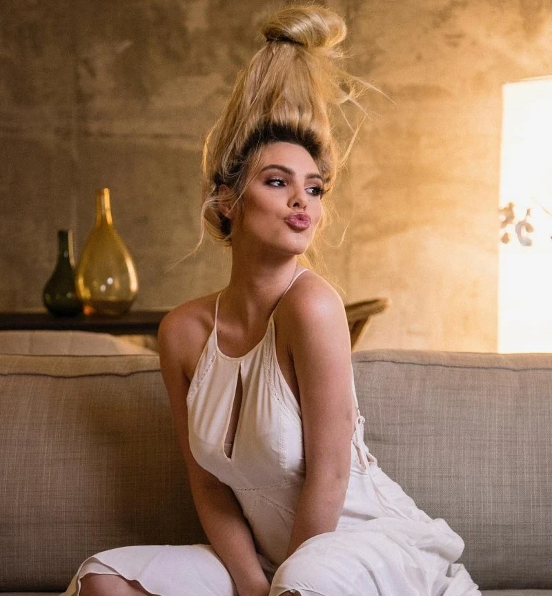 Venezuelan Bombshell Lele Pons: Phenomenally Popular Blonde Beauty