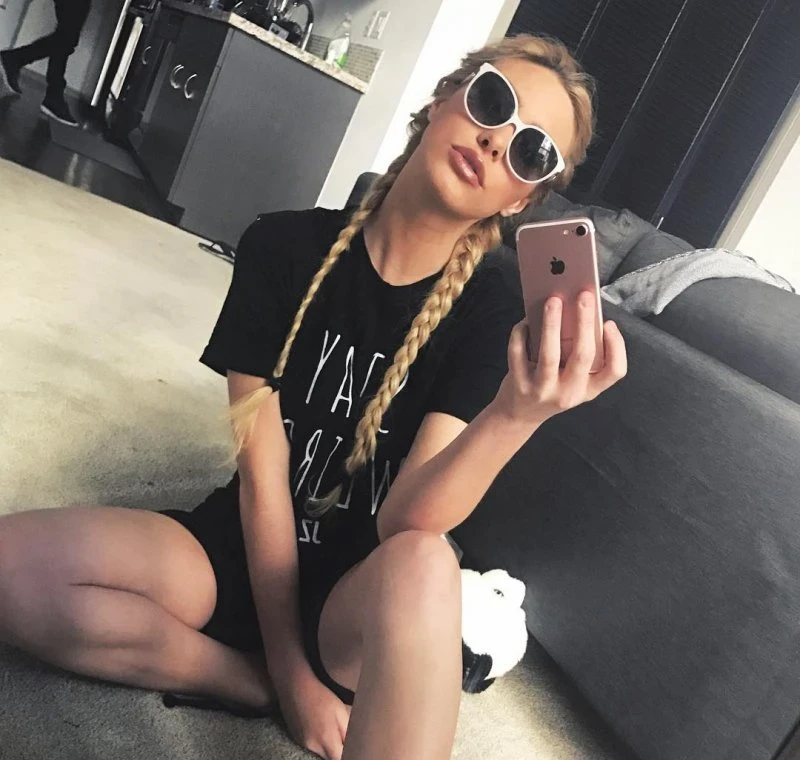 Venezuelan Bombshell Lele Pons: Phenomenally Popular Blonde Beauty